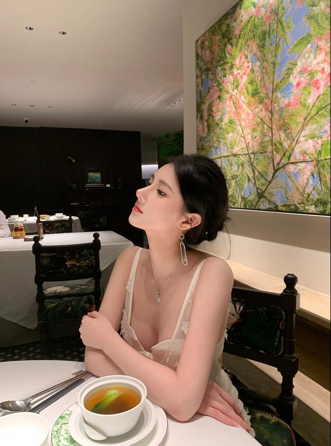 美丽姑娘视频在线观看免费高清版
