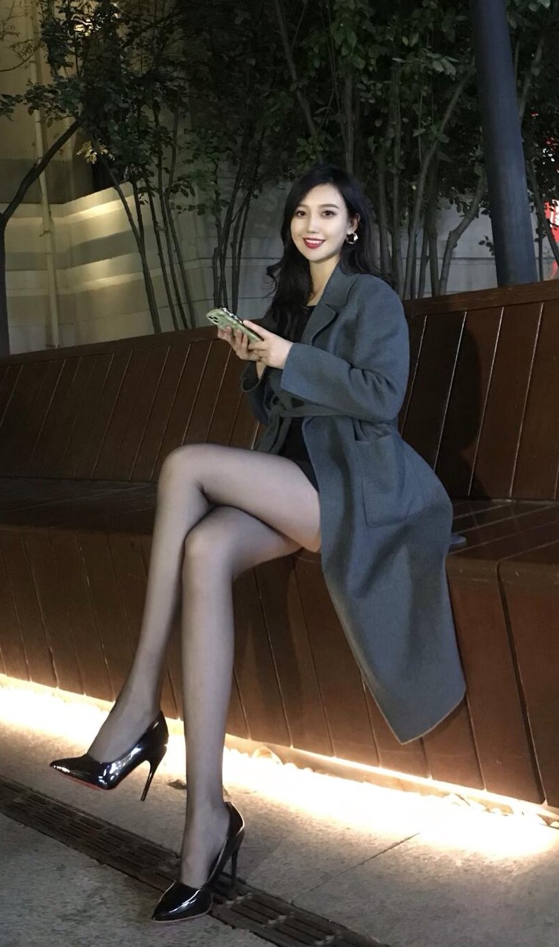 男生㖭女生的小兔兔过程