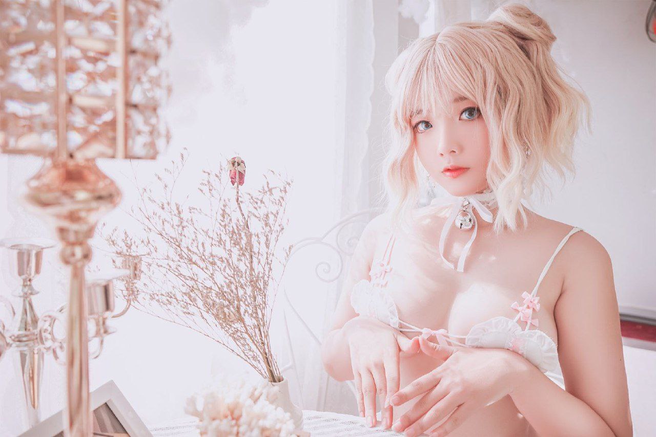 18禁美女裸体爆乳无遮挡动图