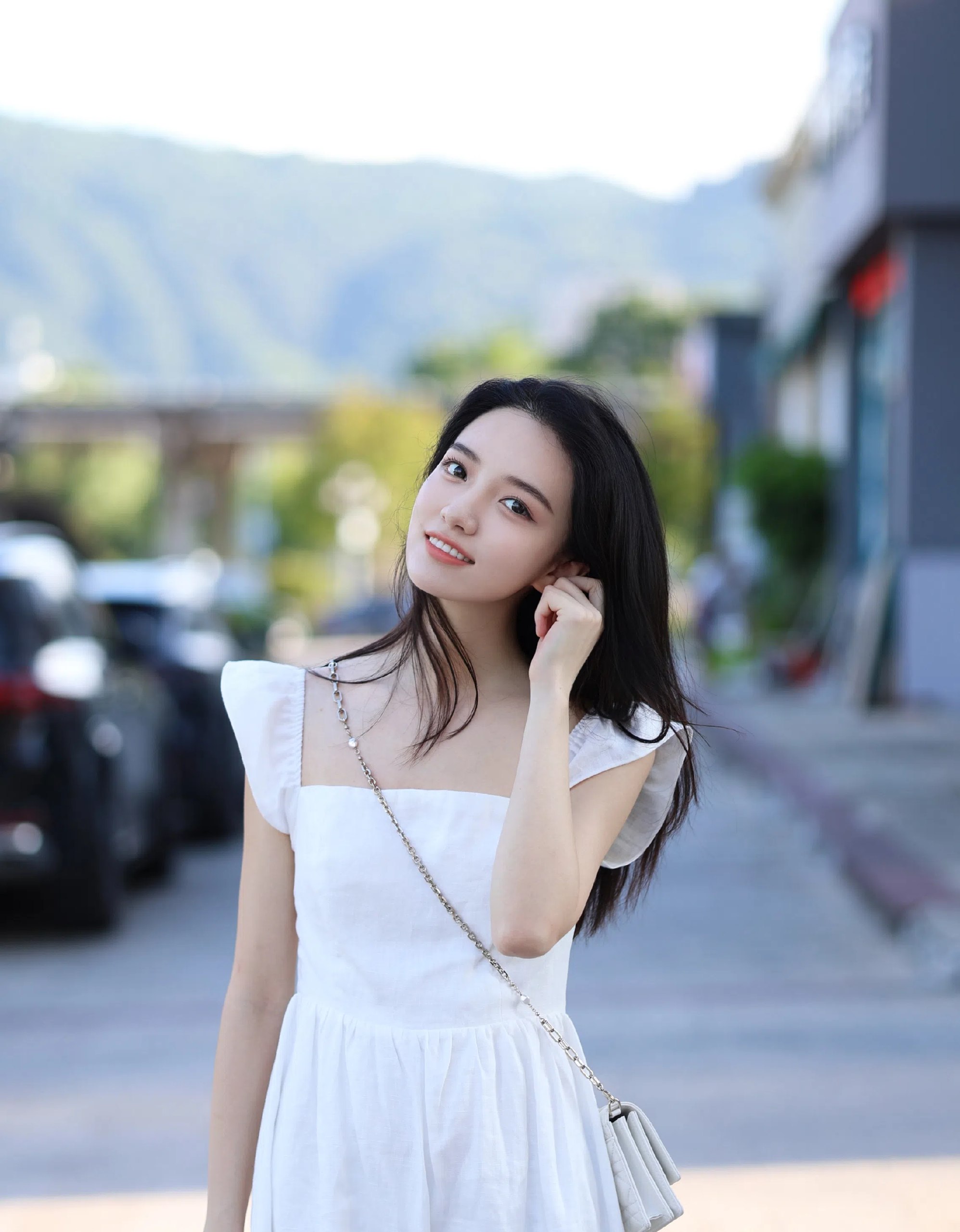 醒来时他还在继续
