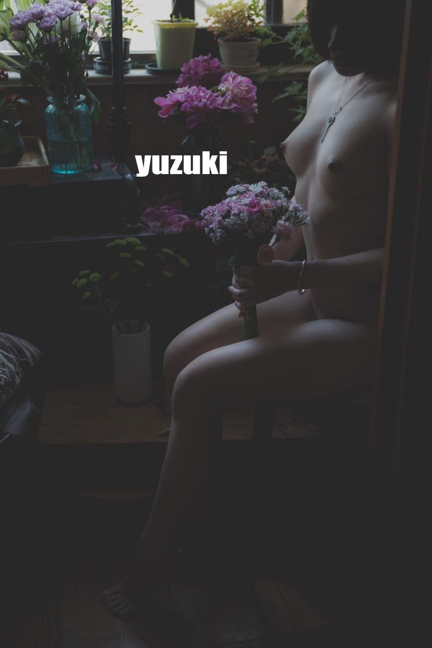 职场同事国产二区高清