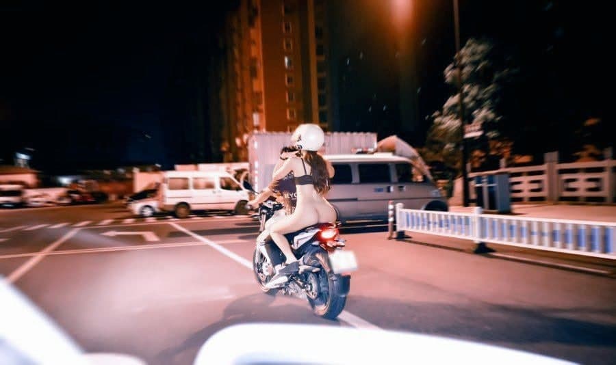 鍥戒骇浜氭床绮惧搧鑷湪涔呬箙VR