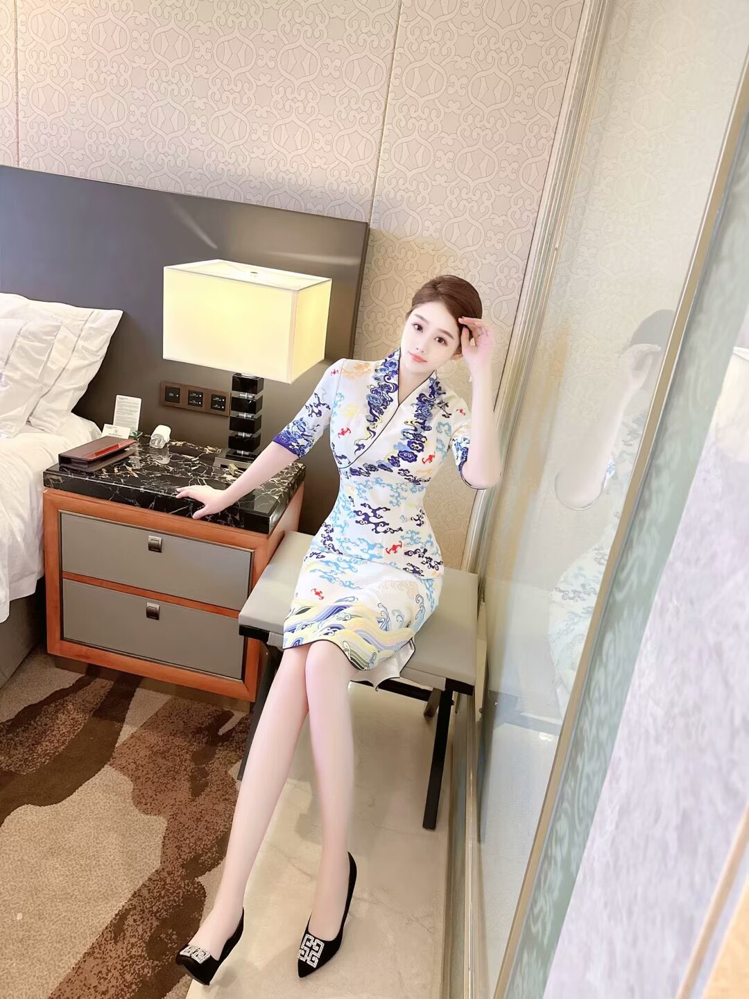 边摸边吃奶边做视频