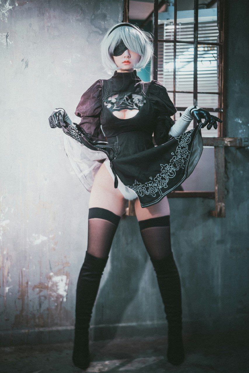 美女自动脱了胸衣