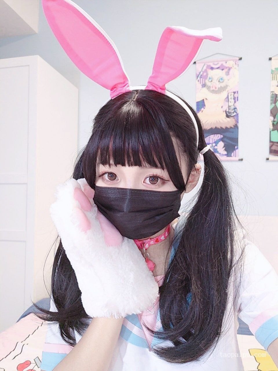 他的手一点一点在里面旋转