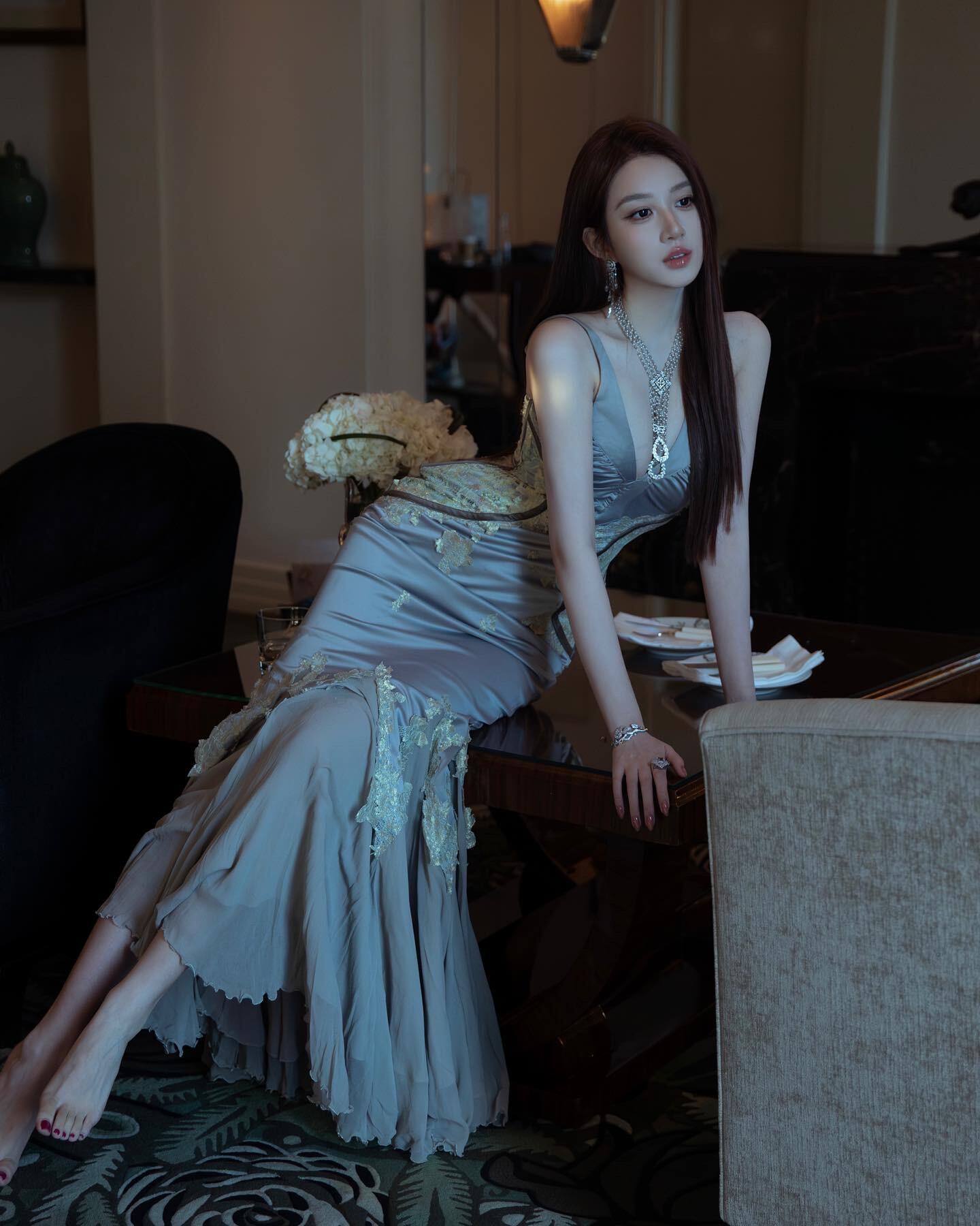 我的奶头被客人吸得又肿又红又痛