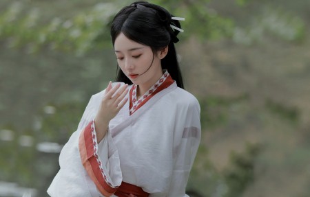 醒来时他还在继续