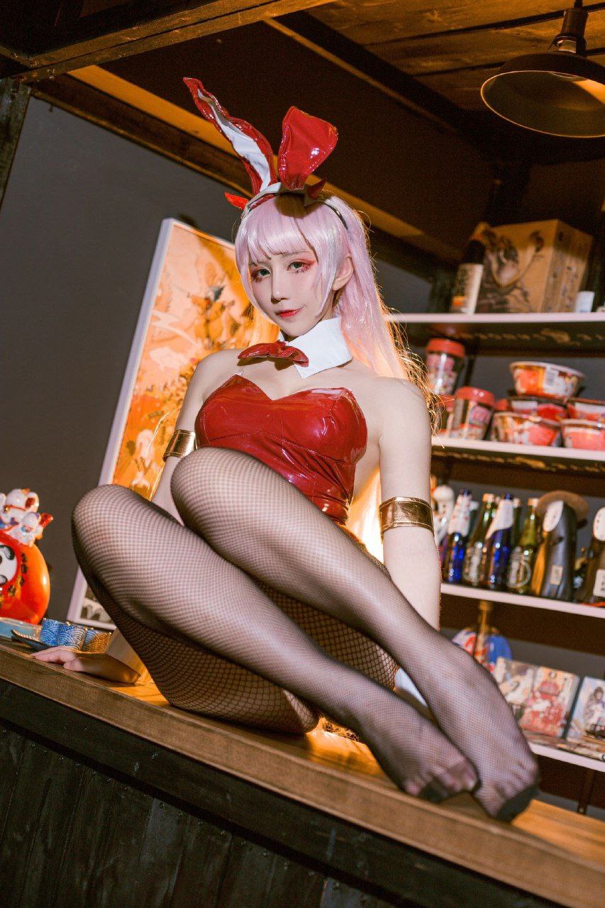 美女更衣