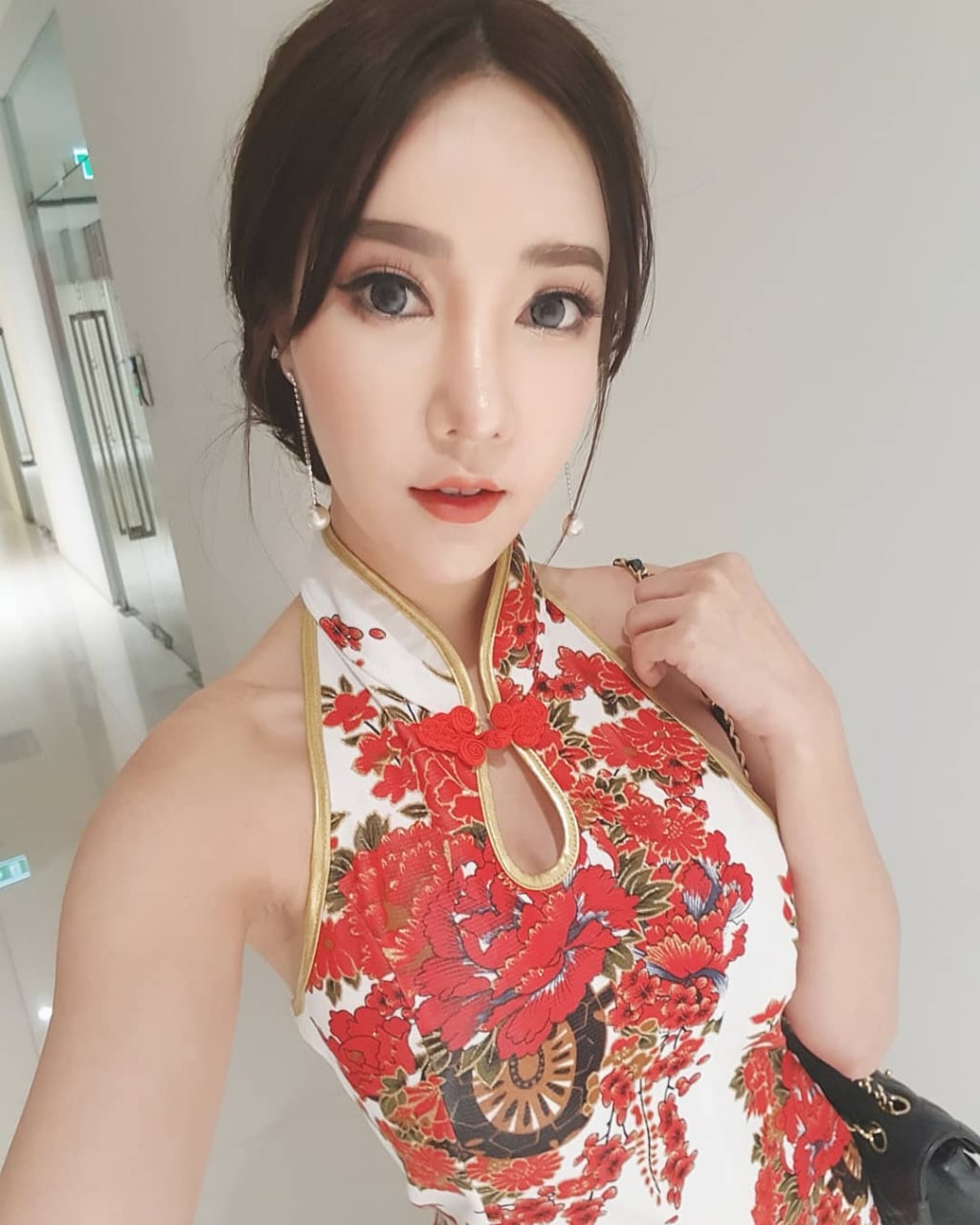 人妻