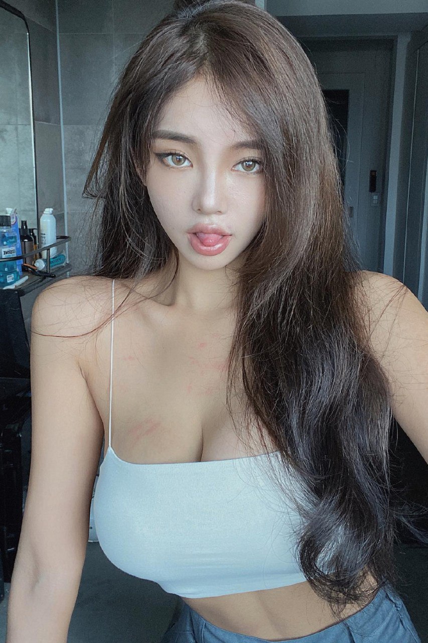 美女被揉胸