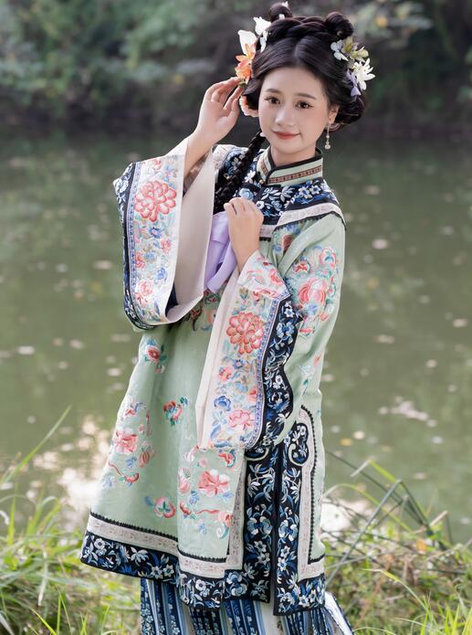 国产精品久久久亚洲偷窥女厕
