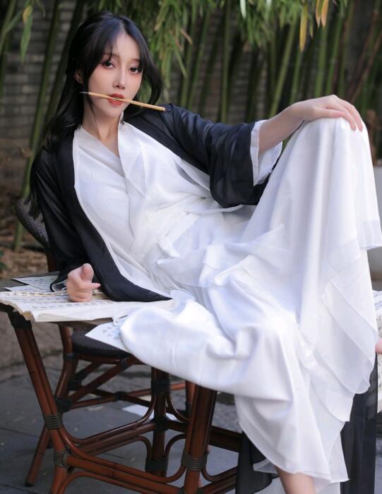 男生把大坤巴塞到女生的坤里