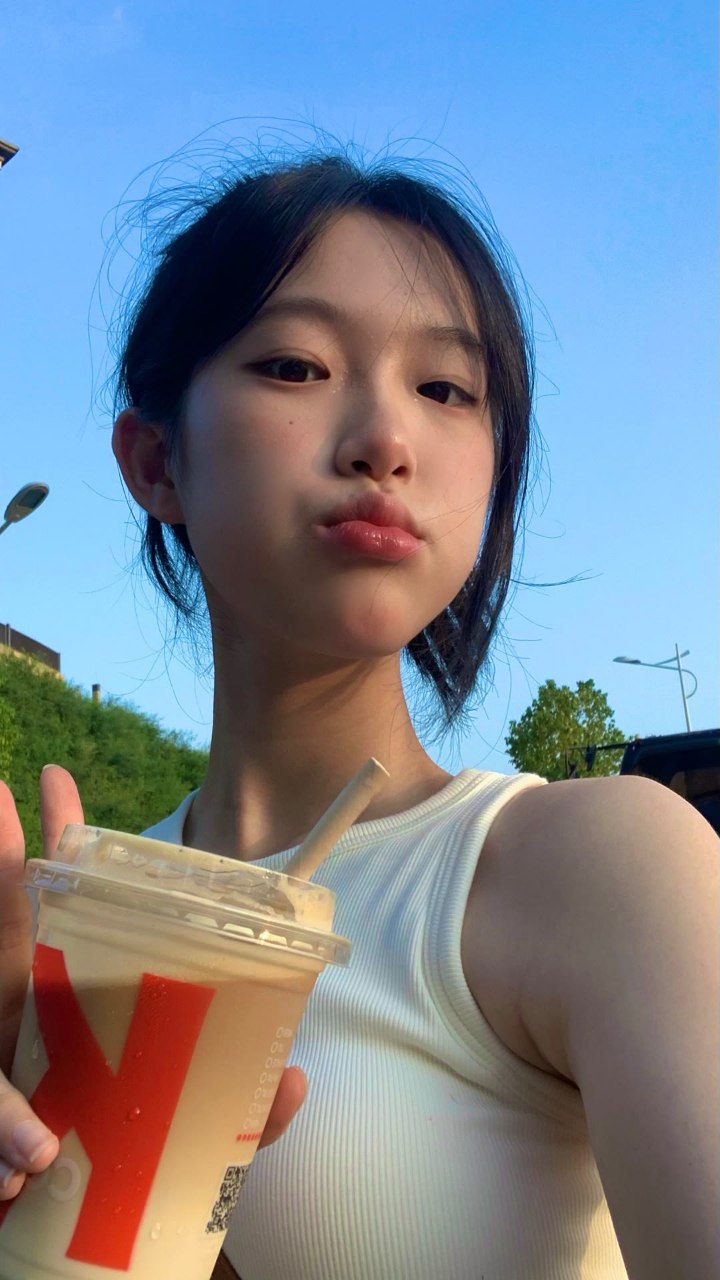 两根粗大在她腿间进进出出