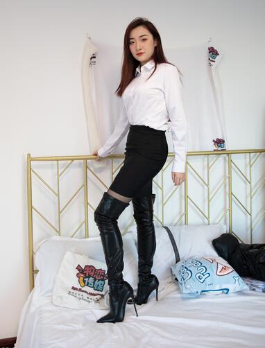 男生叫女生㖭自己的坤软件