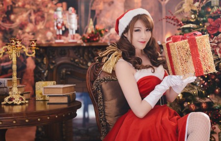 美女被五六个大汉糟蹋
