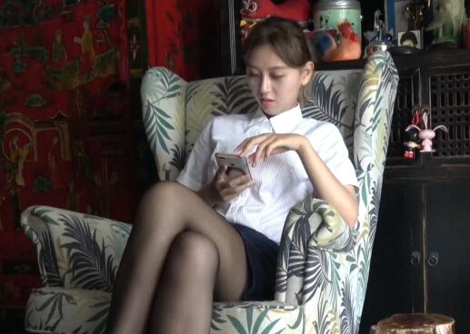老卫抱着淑蓉进房间第八集