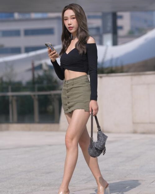 男友把舌头都伸进我的嘴巴里了