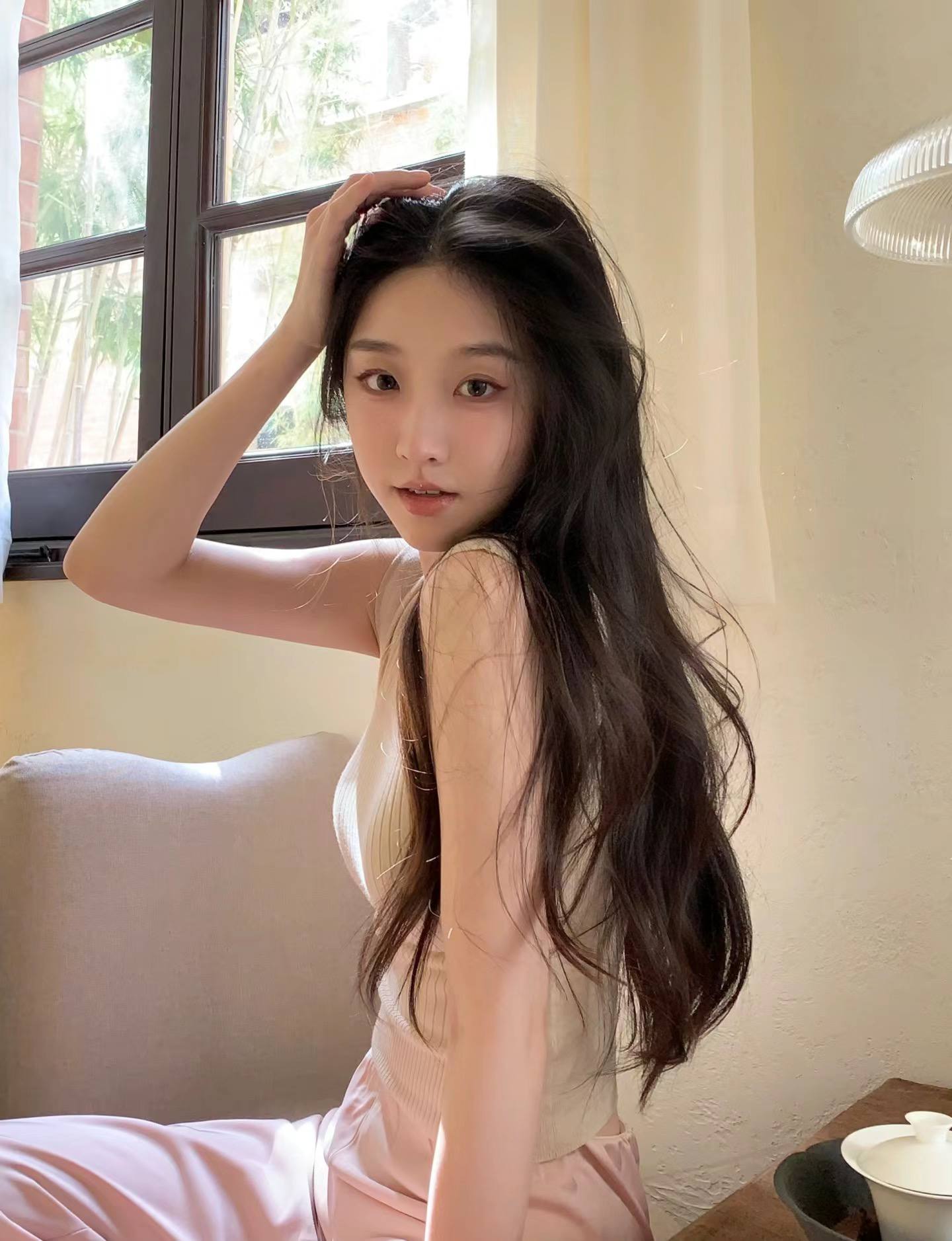 脱了在阳台趴着虐臀