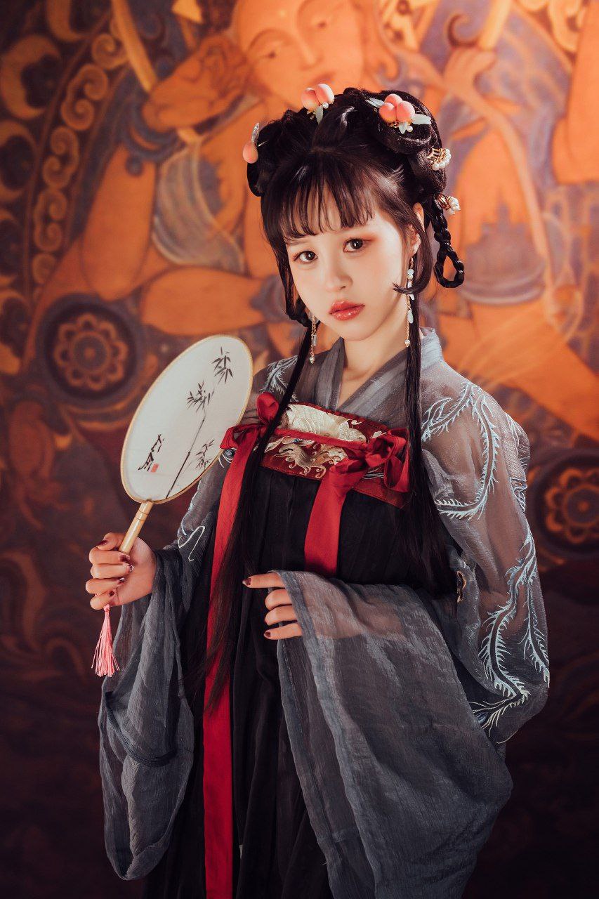 承受不住他深深地律动