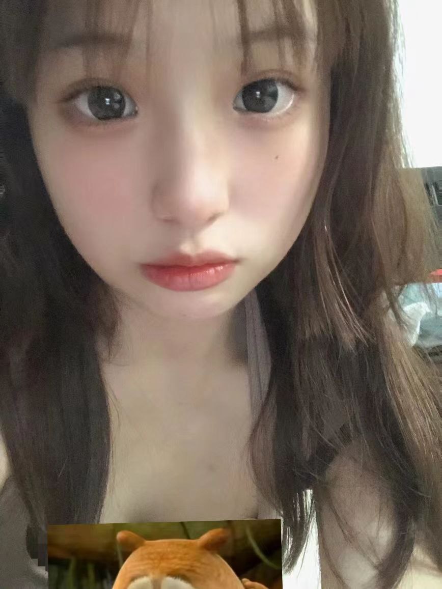 按着她的腰疯狂的撞击闷哼