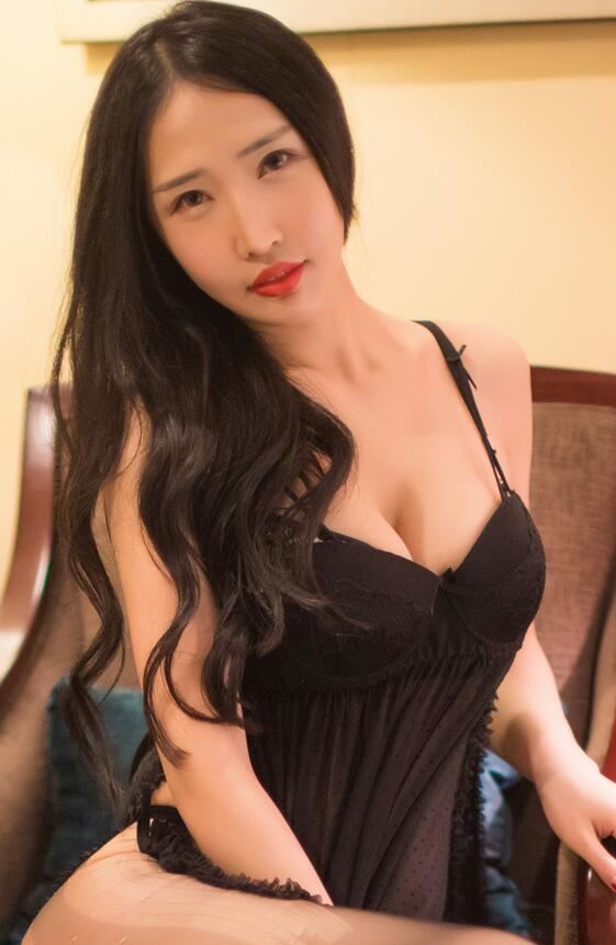 美女赤裸露私密部位视频