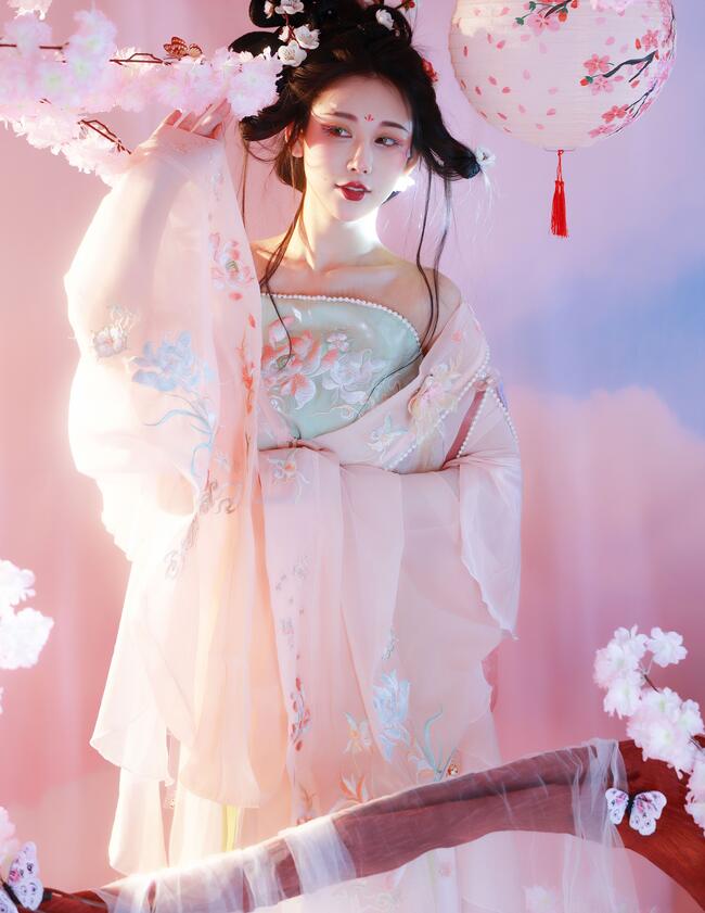 婷婷蜜桃国产精品一区小说