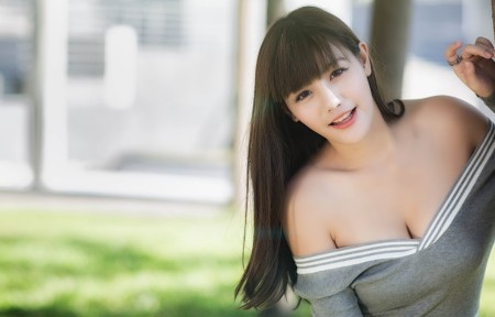 摸胸动图