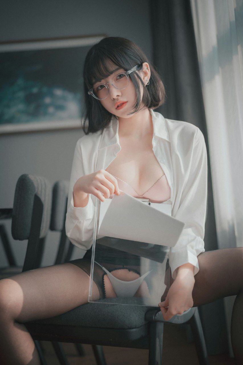欧美真人性做爰视频