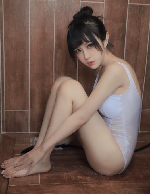 三个男人换着躁我一个