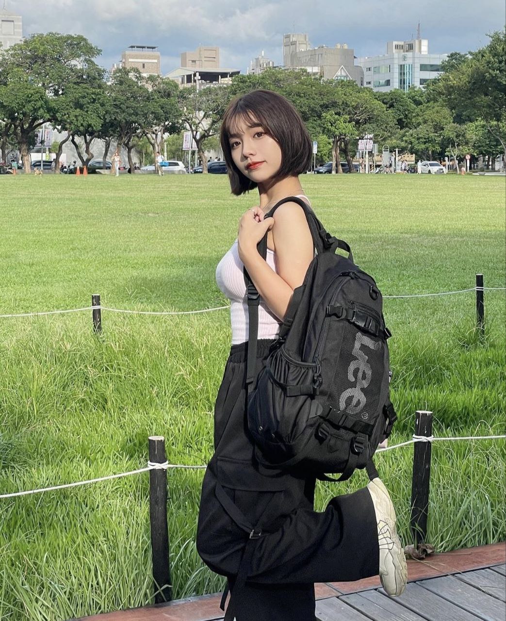 草莓香蕉榴莲丝瓜秋葵绿巨人2023最新版下载