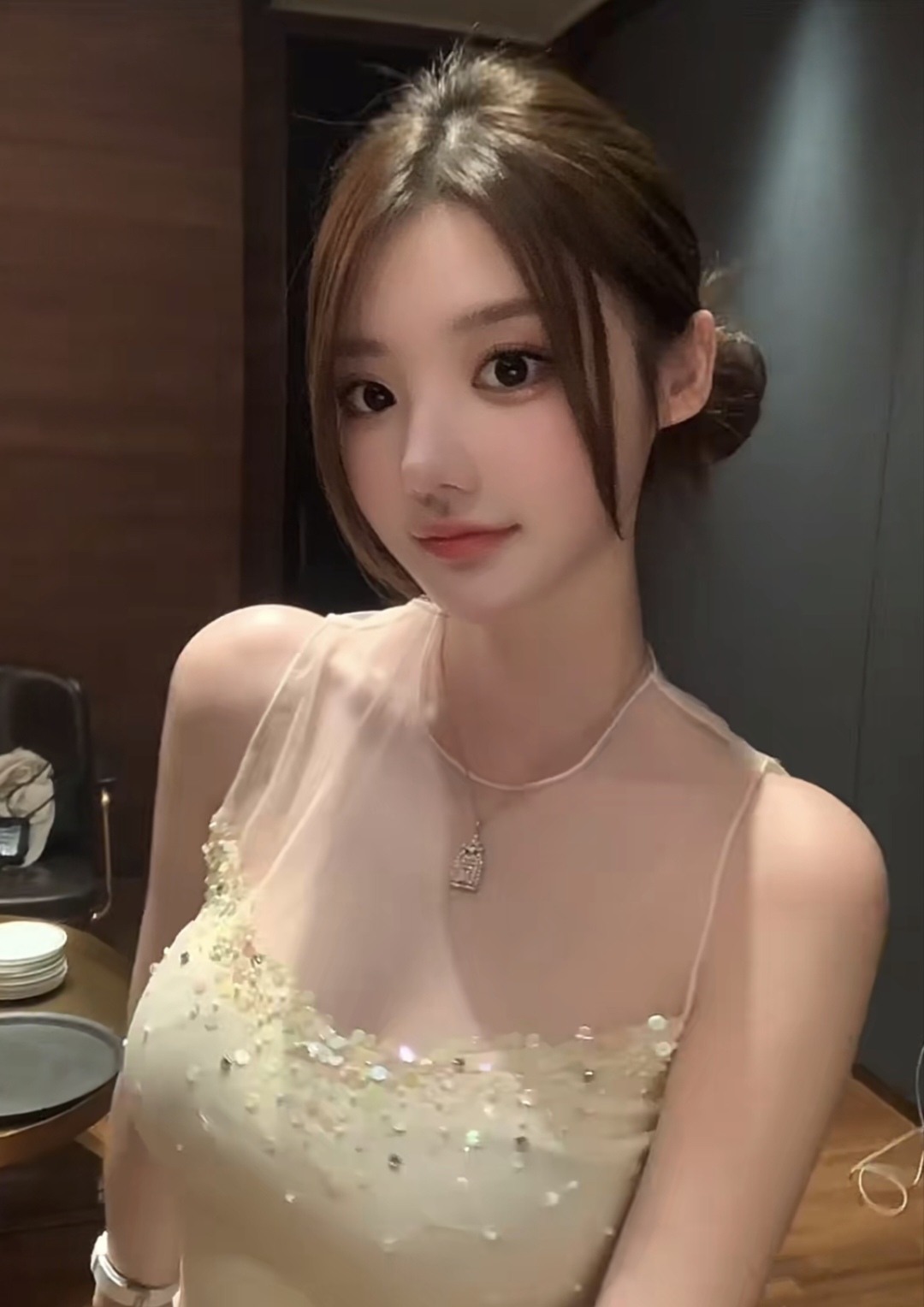 女子被闺蜜带到KTV上班