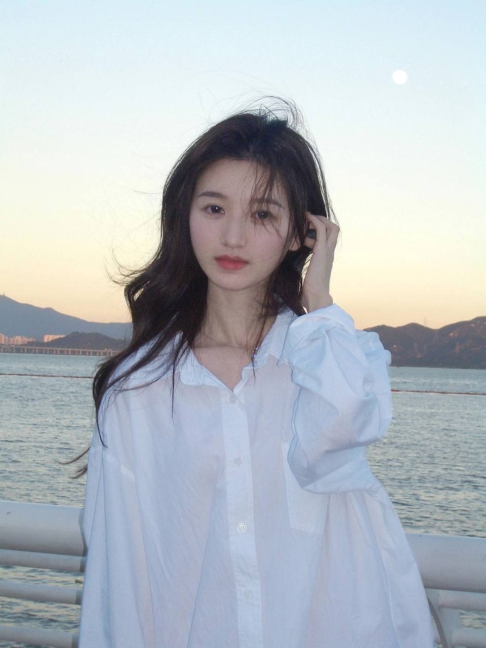 我与寡妇疯狂作爱草丛