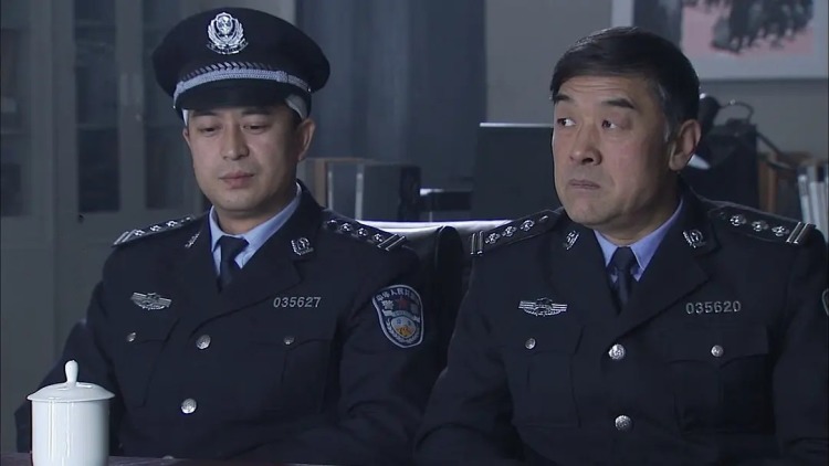 跟老板相亲后每天都在社死