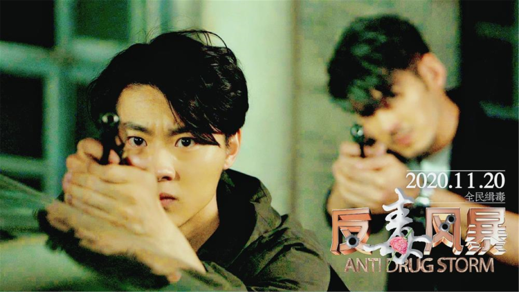 COLLAR以为去度假