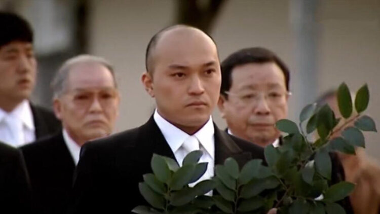 方法一：通过右键任务栏恢复“显示桌面”图标