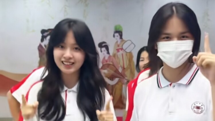 她今天有点奇怪